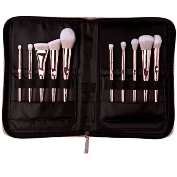 Wet N Wild brush set with case - Picture 4 of 6